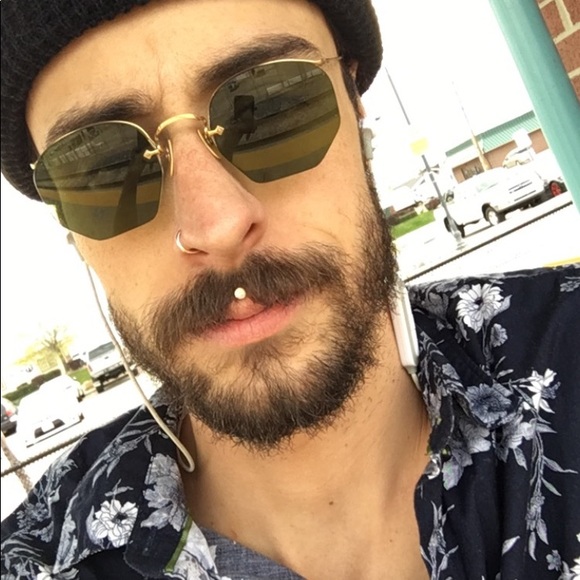 Meet your Posher, Andrew - Picture 1 of 2